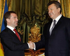 Янукович зустрінеться у Сочі із Медведєвим 