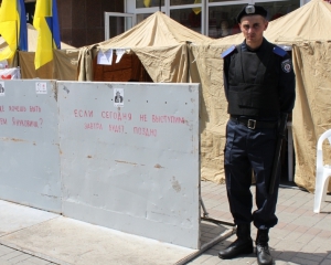 Намети біля Печерського райсуду можуть знести у вівторок