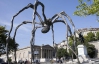 Скульптура гигантского паука путешествует по Швейцарии