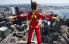 В Торонто предлагают экстремальную прогулку по 356-метровой башне