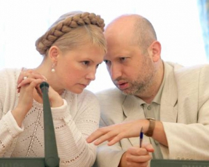 Турчинов в суде пропел Тимошенко дифирамбы