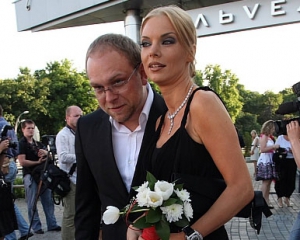С экс-защитника Тимошенко Власенко взыщут 25 % заработка на алименты 