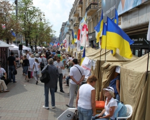 Біля Печерського суду лише півсотні прихильників Тимошенко