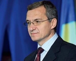 Сторонники Тимошенко возле Печерского суда облили водой чиновника Ющенко