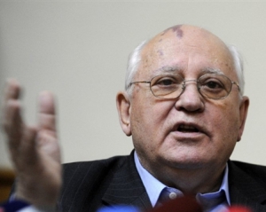 Лукашенко діє, як слон у посудній лавці - Горбачов