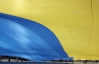 Янукович призвал уважать сине-желтый флаг как святыню