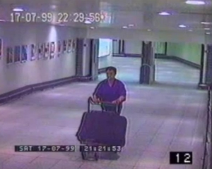 В Англии судят ливийца, который затолкал труп певицы в чемодан и оставил в аэропорту
