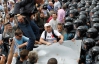 У центрі Києва "беркутівці" б'ють учасників опозиційної ходи