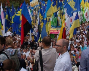 Концерт заглушил оппозиционеров и они покинули Майдан