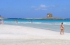 Оштрафовали итальянского туриста, который воровал песок на пляже