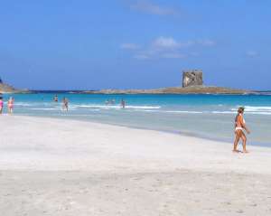 Оштрафовали итальянского туриста, который воровал песок на пляже