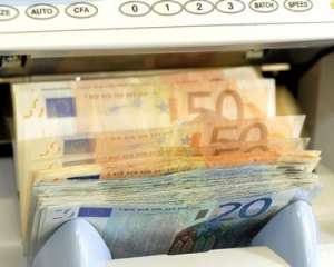 В Україні пішли вгору курси долара і євро