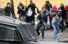 Протесты в Чили переросли в уличную войну