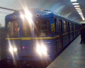 Метро на Троєщину замінять електричкою