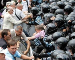 &quot;Беркутівець&quot; використав проти опозиціонерів невідомий аерозоль