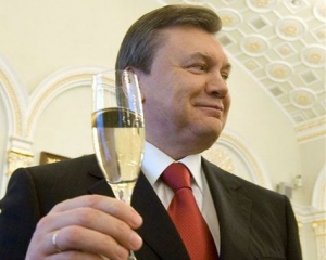 Донецк ждет президента: город вымыли, милицию и оркестр согнали