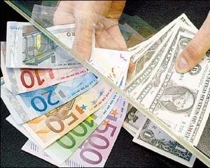 Євро подешевшав на 1 копійку, за долар дають трохи менше 8 гривень