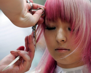Японці ріжуть волосся та працюють по вихідних для зменшення використання електроенергії 