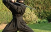В Англии мужчина 6 лет одевается в костюм "ниндзя" и патрулирует улицы