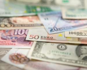 Евро подорожал на 6 копеек, за доллар дают чуть меньше 8 гривен - межбанк