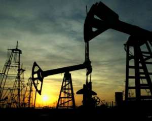 Нефть дорожает четвертый день подряд на фоне улучшения экономики США