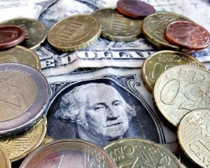 Доллар подорожал на 1 копейку, курс евро столько же потерял