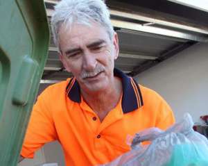 Австралиец в пакетах для мусора по ошибке выбросил драгоценности жены