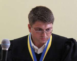 Киреев начал шепотом зачитывать дополнительные материалы по делу Тимошенко