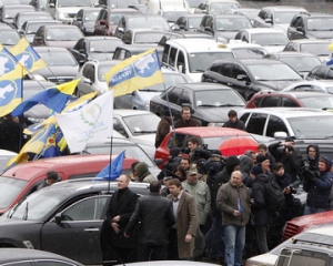 Автомобілісти погружують владі новими протестами