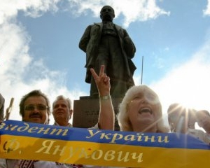 &quot;Галина Швидка зробила велику послугу Януковичу, відрізавши стрічку із вінка&quot; - син
