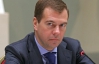 Медведев сказал, что Азаров не понимает законы политической жизни и общения между государствами