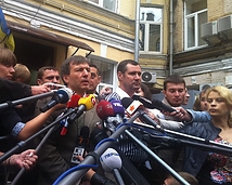 Соратники Тимошенко закликають громадськість та світ звернути увагу  на &quot;політичне судилище&quot;
