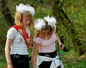 На Луганщині дві дівчинки через алкоголь потрапили до реанімації