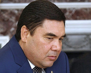 Президент Туркменістану застряг у ліфті на годину