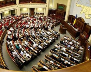 Опозиція зустріла Януковича вигуками &quot;Ганьба!&quot; і залишила сесійну залу