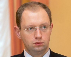 Яценюк запевнив, що не хоче очолювати НУ-НС і продавати "Фронт змін"