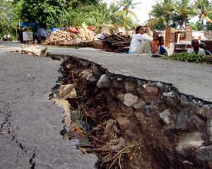 Индонезия содрогнулась от мощного землетрясения, есть жертвы