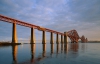 Шотландский мост, который невозможно покрасить, покрывают 250 тыс тоннами краски