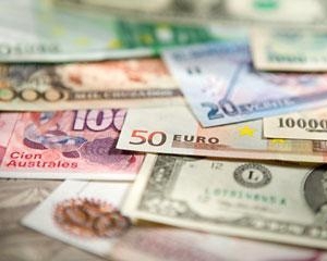 В Украине немного поднялись курсы доллара и евро