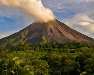 В Коста-Рике туристам предлагают турне кратерами вулканов