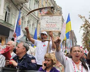 На Крещатике снова дерутся - &quot;Беркут&quot; не дает сторонникам Тимошенко установить палатки