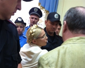 Нардепи  у суді заспівали для Тимошенко &quot;Їхав козак містом...&quot;