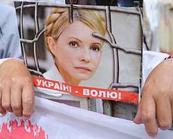 Защита Тимошенко требует немедленно возобновить судовое следствие