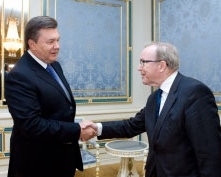 Янукович с интересом слушал президента ЕНП - они говорили о Тимошенко