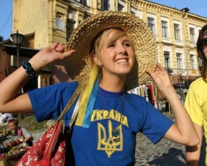 49% украинцев хотят жить за границей - опрос