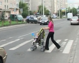 В Житомире "Жигули" сбили коляску с 10-ти месячным малышом