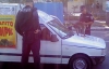 В Киеве задержали автомобиль с обезьяной на капоте