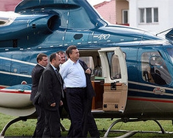 Янукович не приїде до Канева відкривати свій вертолітній майданчик