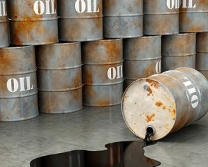 Нафта дешевшає до тритижневого мінімуму на чутках про кризу в Європі