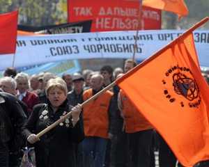 Пікетувальники закидали Раду монетами - &quot;на вечері та Мілани&quot; депутатам